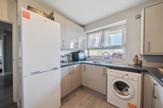 Flat 31, Penfold Court Laburnum Road, Mitcham, CR4 2NB photo 4