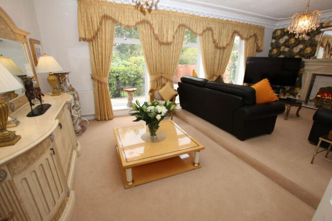 4 bed Detached Bungalow for sale Image 9