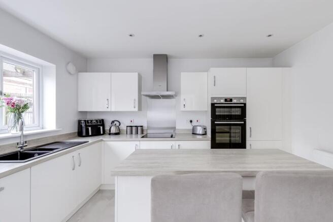 Kitchen/dining/family room