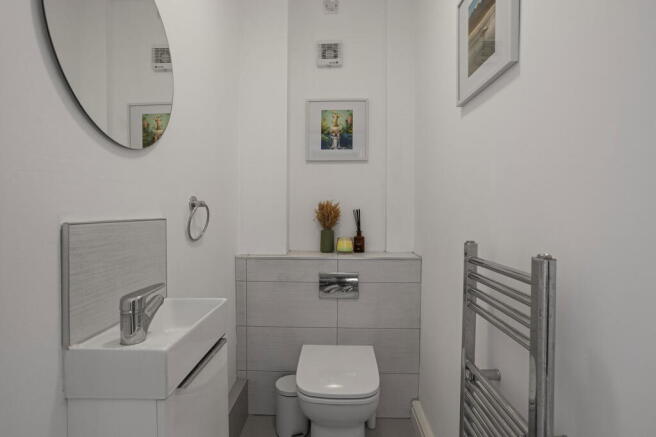 4 bed Link Detached House for sale Image 9