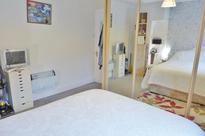 Bedroom 2 (2).JPG