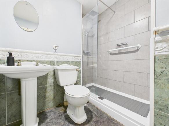 2 bed Flat for sale Image 9
