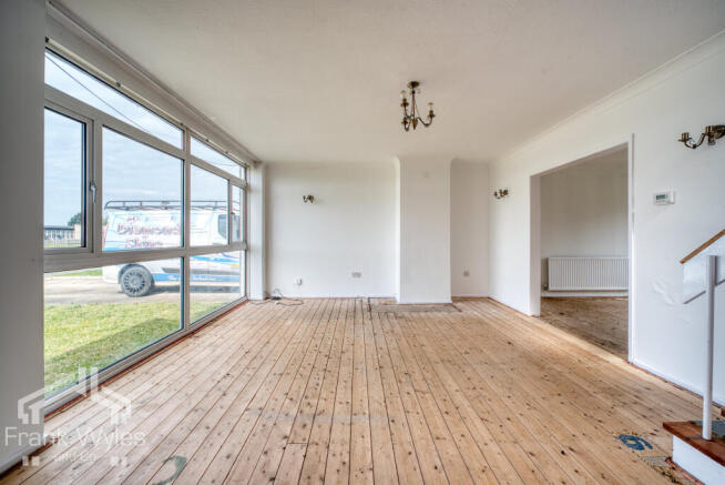 _D755084_hdr
