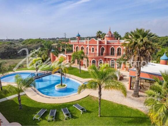Quarteira 5 Hectare 5 Bed Estate With Annexes For Sale
