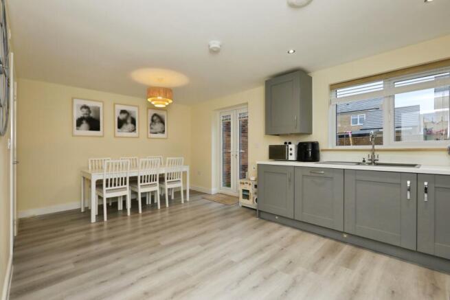 Trusdale Avenue, Sheffield, S25 photo 4