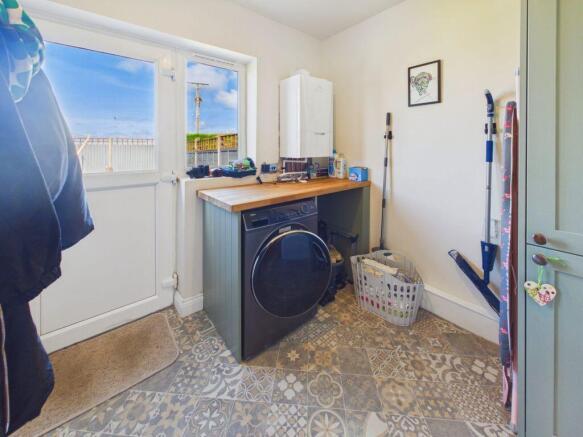 4 bed Detached Bungalow for sale Image 8