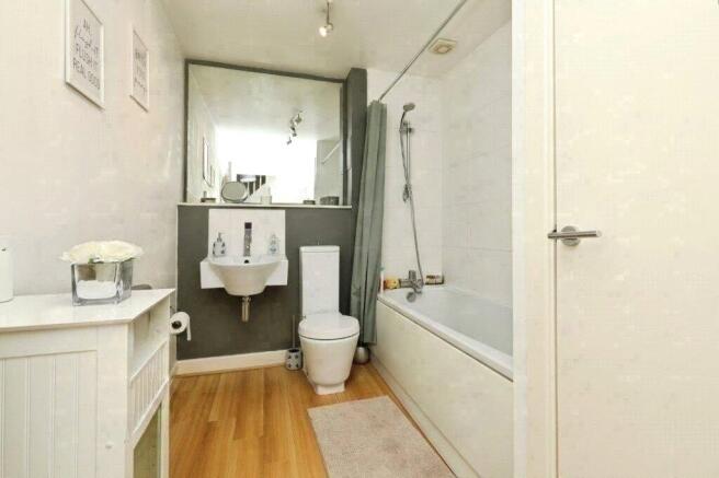 3 bed Semi-Detached for sale Image 10
