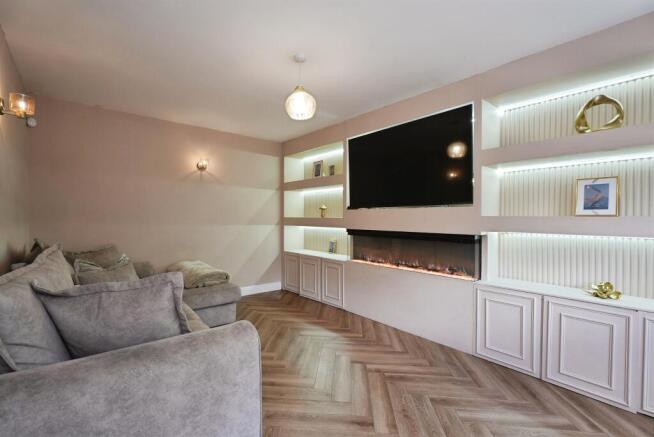 3 bed Semi-Detached for sale Image 2