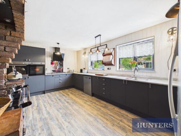 4 bed Link Detached House for sale Image 8