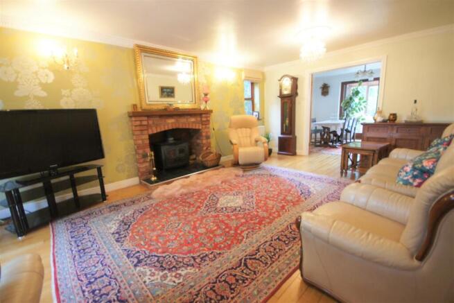4 bed Detached for sale Image 7
