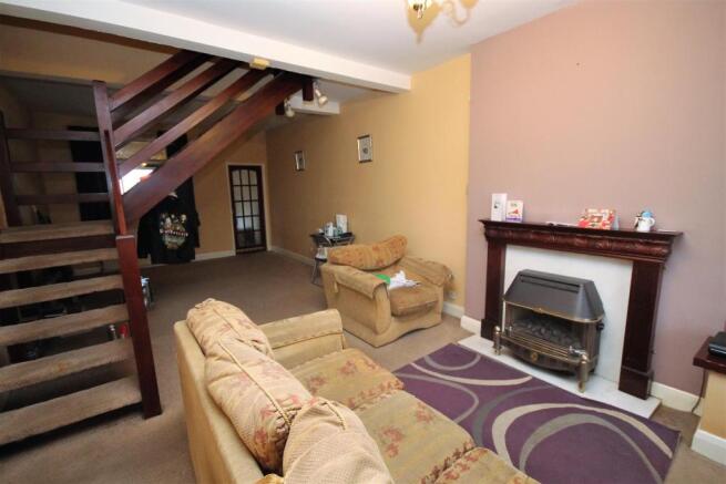 LOUNGE/DINING ROOM