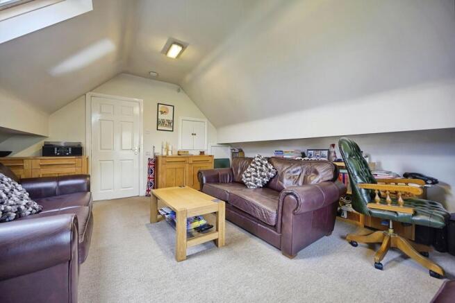 6 bed Detached for sale Image 12