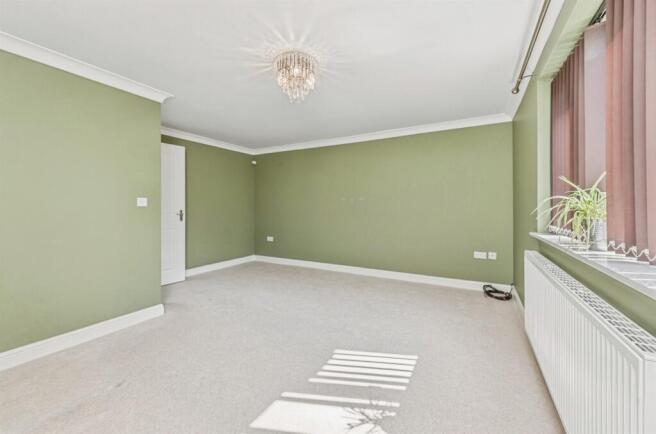 3 bed Semi-Detached for sale Image 8