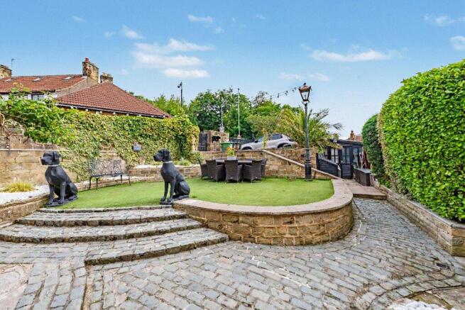4 bed House for sale Image 8