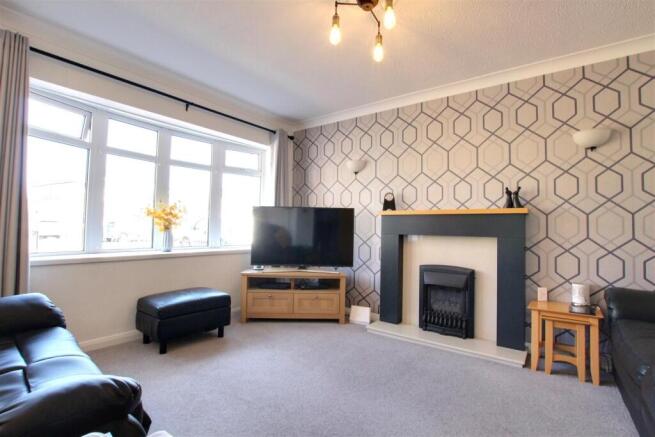 3 bed Semi-Detached for sale Image 4