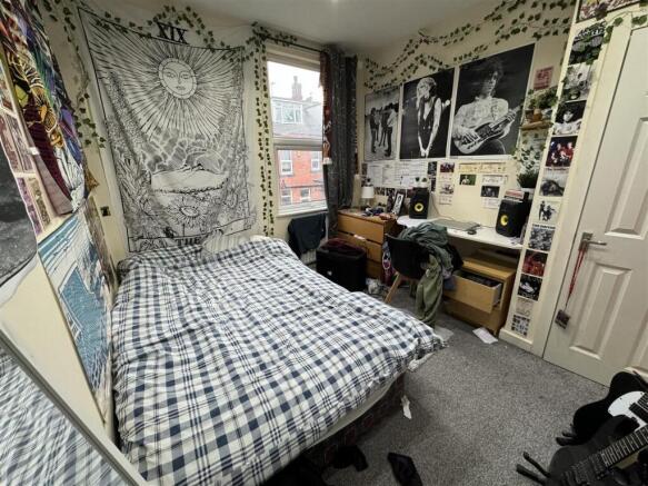 5 bed Terraced to rent Image 8