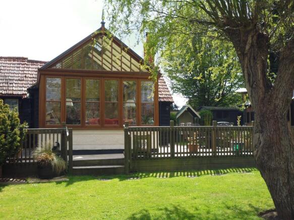 Conservatory in summ
