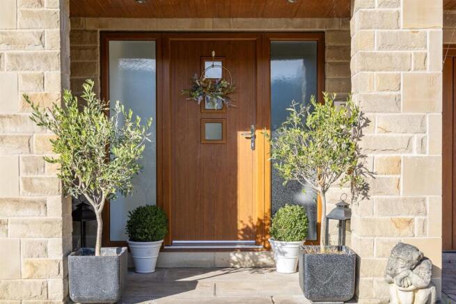 4 bed Semi-Detached for sale Image 6