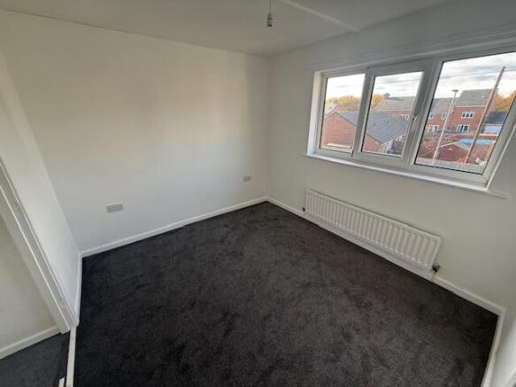 3 bed Terraced to rent Image 8