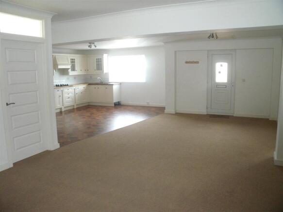 Lounge/Kitchen