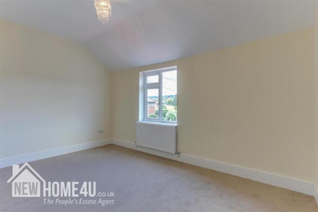 MASTER BEDROOM: