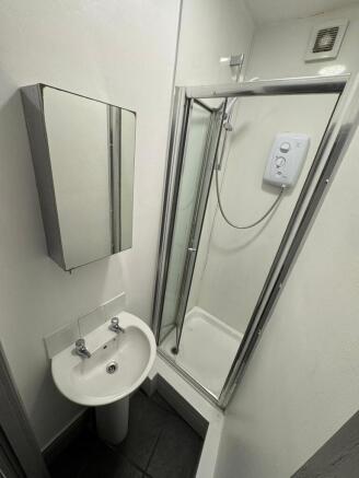 5 bed House to rent Image 11
