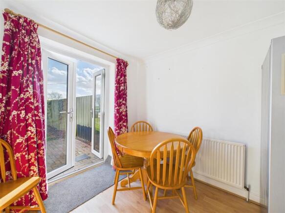3 bed Semi-Detached for sale Image 4