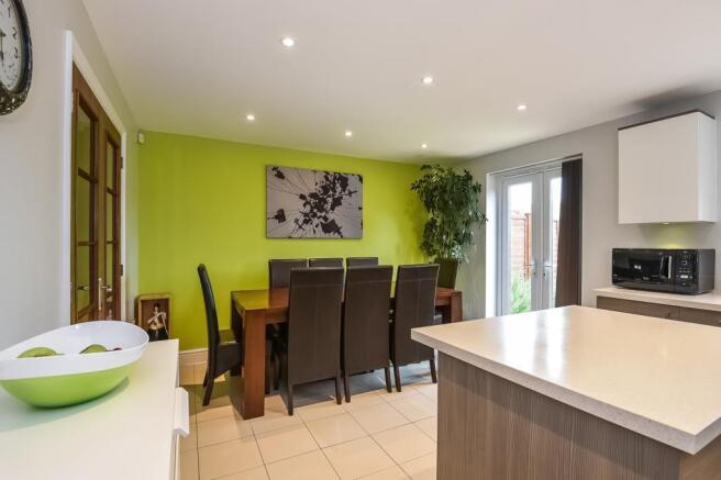 Kitchen / Dining Area
