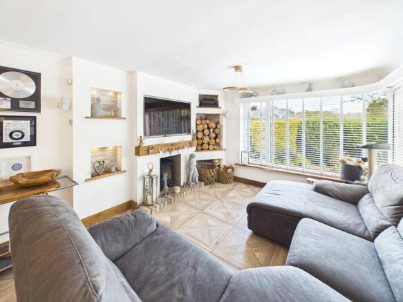 open plan lounge & dining room