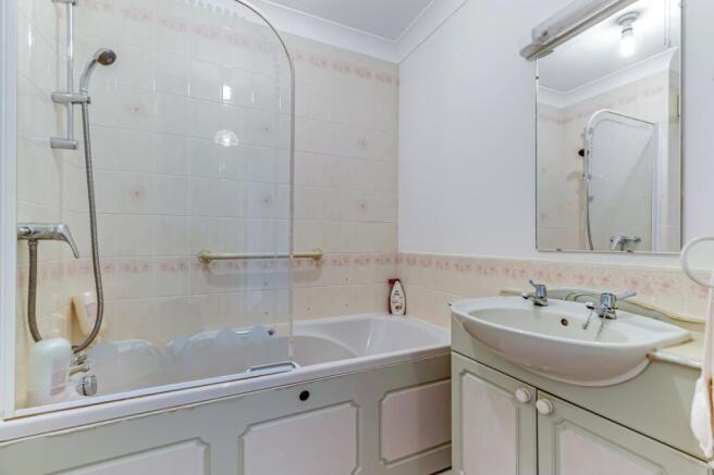 1 bed Retirement Property for sale Image 6