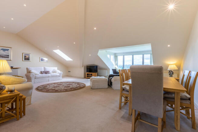 Living/Kitchen/Di...