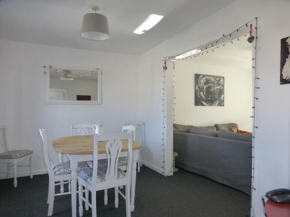 DINING ROOM (Phot...