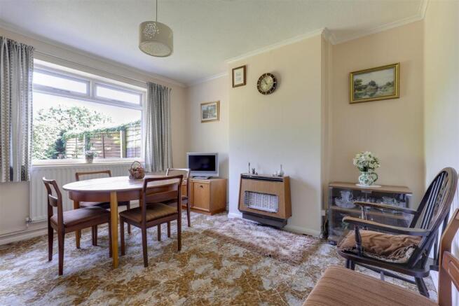 DINING ROOM.jpg