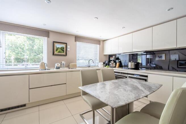 3 bed Town House for sale Image 7