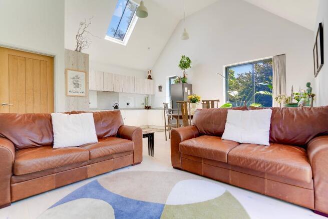 Living area with 15' vaulted ceilings