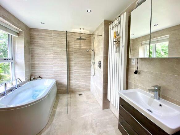 Ensuite to Bed 1