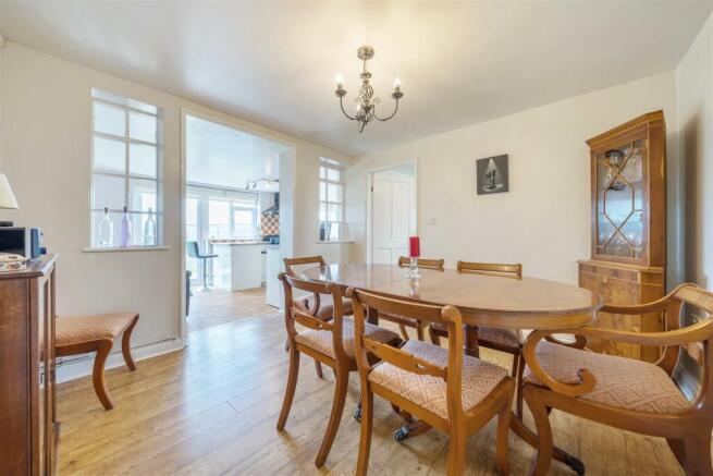 DINING ROOM.jpg