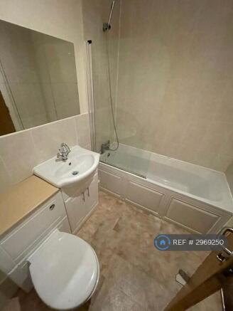 2 bed Flat to rent Image 10