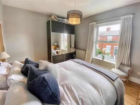 Bedroom 1 Aspect 3.jpg