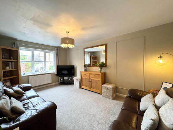 5 bed Detached for sale Image 7