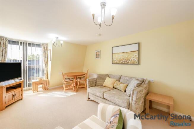 8688532-interior11.jpg