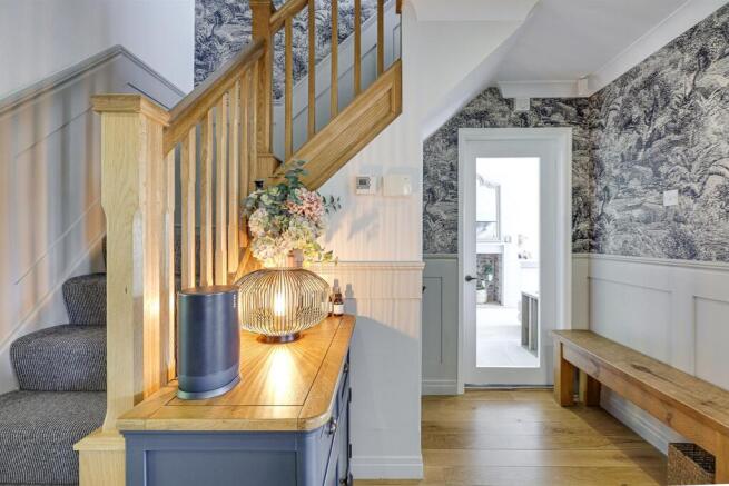 5 bed Detached for sale Image 7