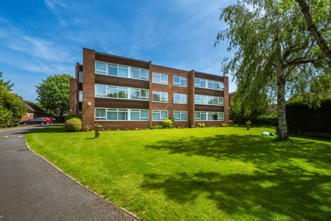 REAR ELEVATION & COMMUNAL GROUNDS