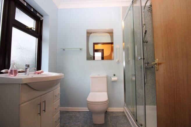 Shower room wi...