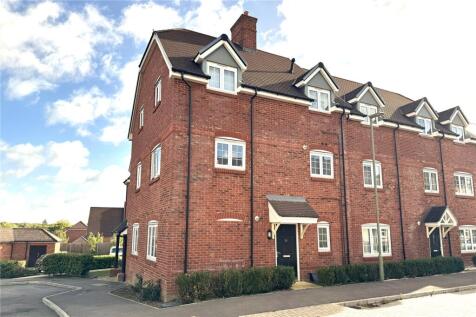 Runnymede Drive, Odiham, Hook, Hampshire, RG29