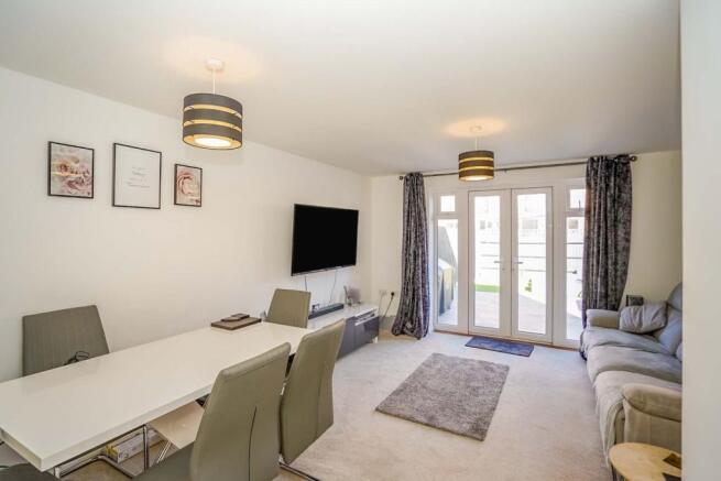 Lounge/Dining Room