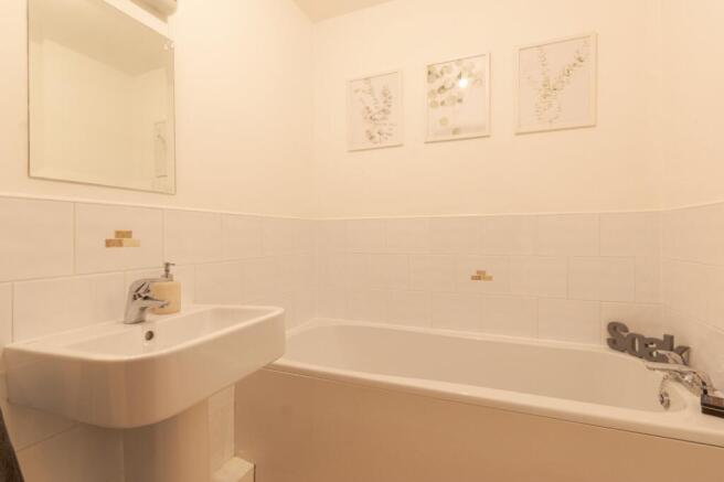 2 bed Flat for sale Image 12