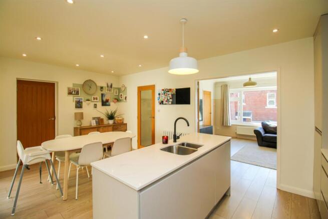 Kitchen diner (1).jpg