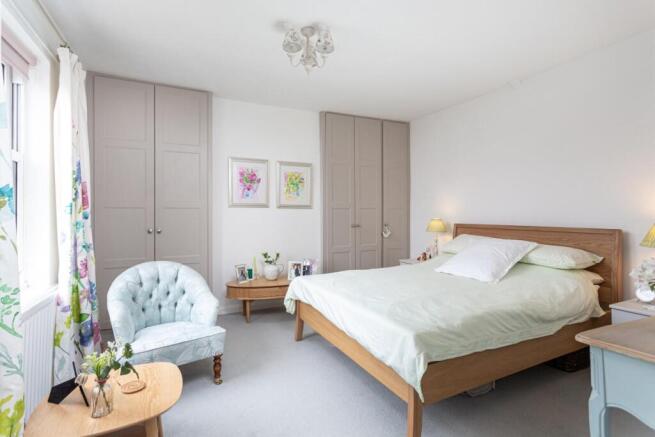 4 bed House for sale Image 9