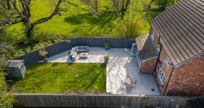 5 bed Detached for sale Image 8